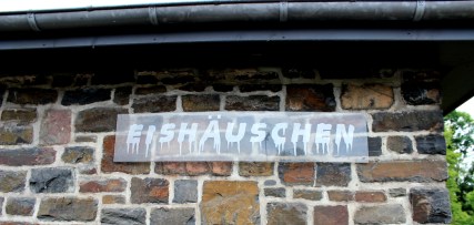 Eishäuschen Hallenberg Schild