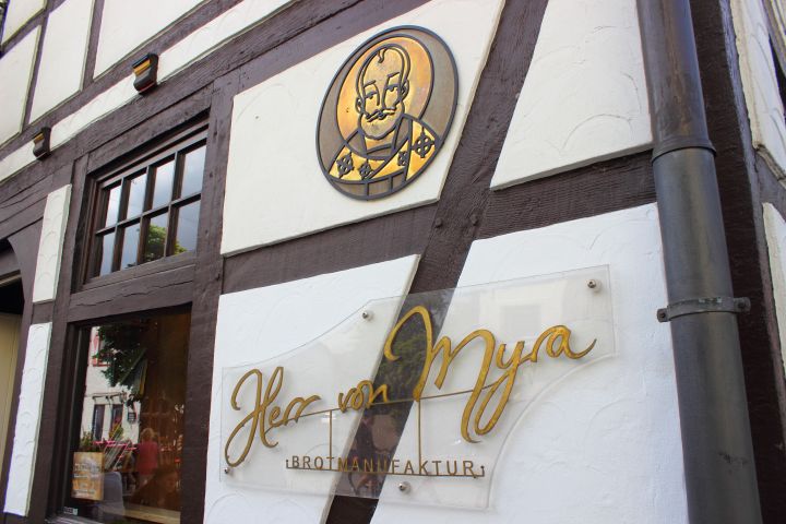 Herr von Myra Schild