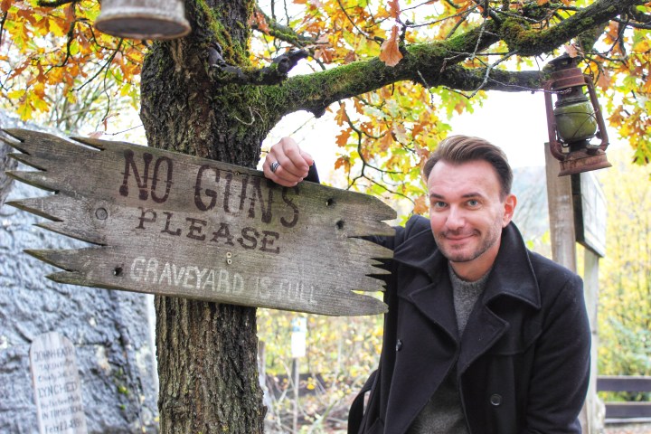 „WINNETOU LIEST WINNETOU“: JEAN-MARC BIRKHOLZ AUF STIPPVISITE IM&nbsp;SAUERLAND