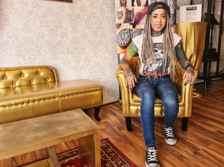 „HYPNOTIC TATTOO“ – DIE MEISTERIN DER FEINEN&nbsp;LINIEN