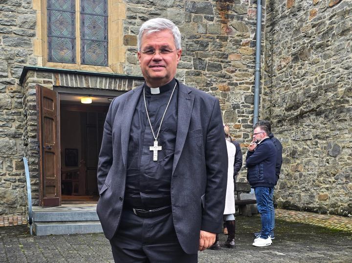 ERZBISCHOF DR. UDO MARKUS BENTZ UNTERWEGS IM&nbsp;SAUERLAND
